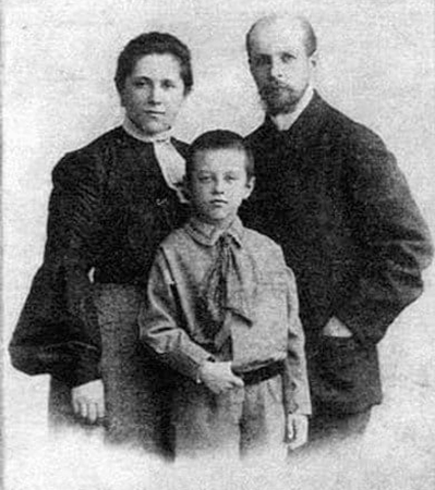 С женой и сыном (1905)