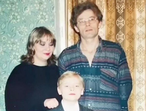 Семья: папа Юрий, жена Людмила, сын Ярослав