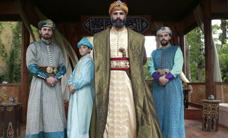 Салих Бадемджи (справа) в сериале «Фатих» (2013)