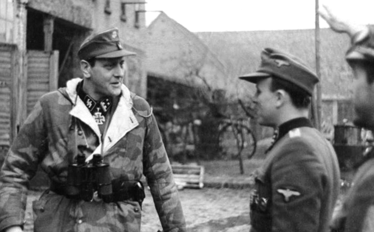 Отто Скорцени посещает 500-ый парашютный батальон СС, февраль 1945 г.