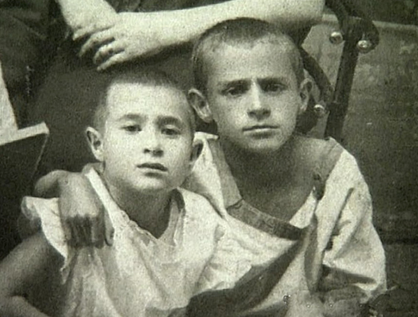 Зиновий Гердт (справа) с братом Борисом в 1926 году